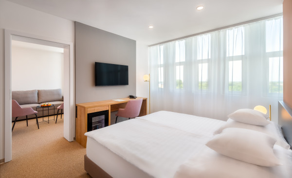 Hunguest Hotel Béke, Junior apartment - park view side